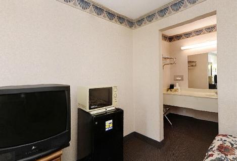 The Sanford Inn Room photo